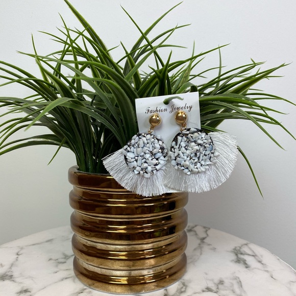 ‼️ White Stone Diamond Thread Fan Earrings - Picture 4 of 6